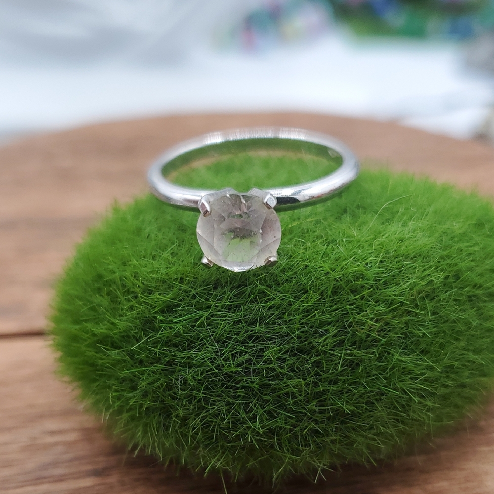 Antique Elegant Silver Tone Ring with Clear Gemstone‎ Size 8 R818